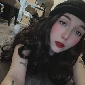 Meet your Posher, Caitlin